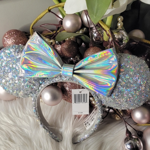 SILVER SEQUIN MICKEY EARS HEADBAND WITH SILVER SATIN BOWNew - Picture 2 of 6